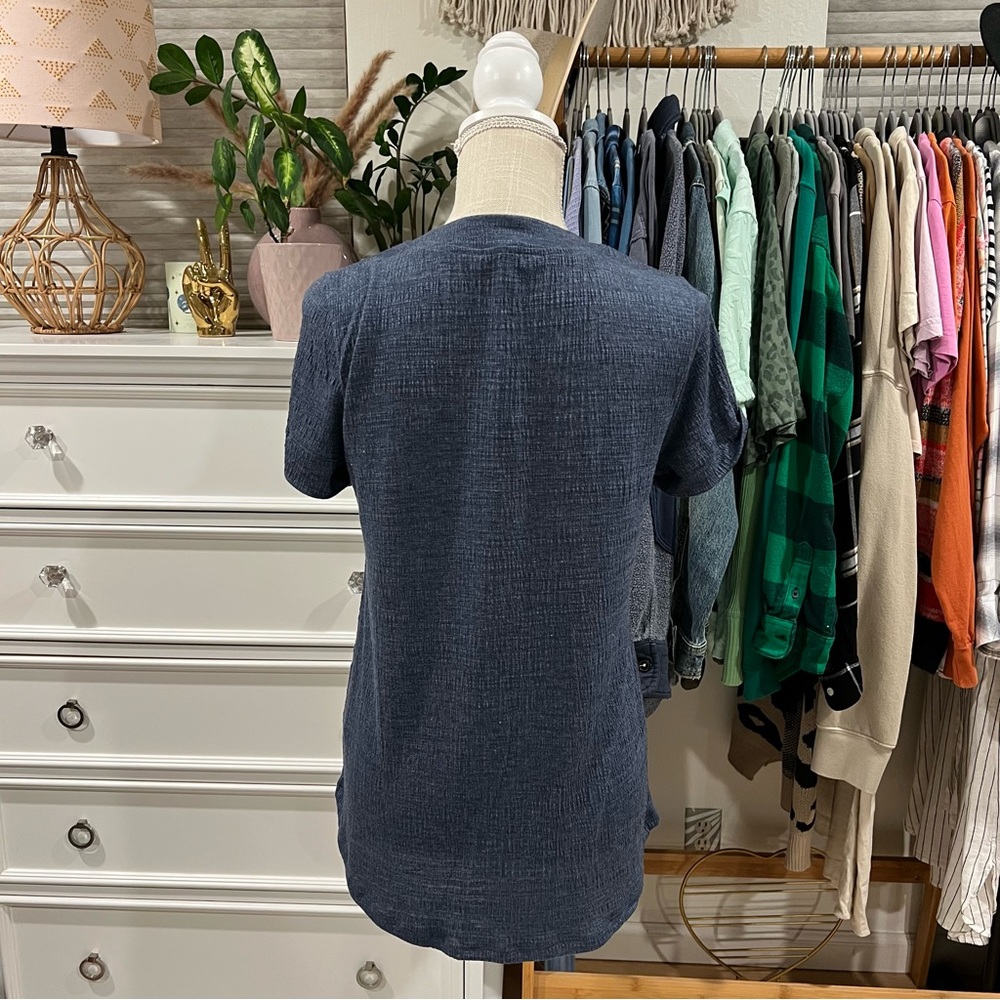Cable & Gauge | Chambray Button Up Short Sleeve Top size Medium - Picture 4 of 11